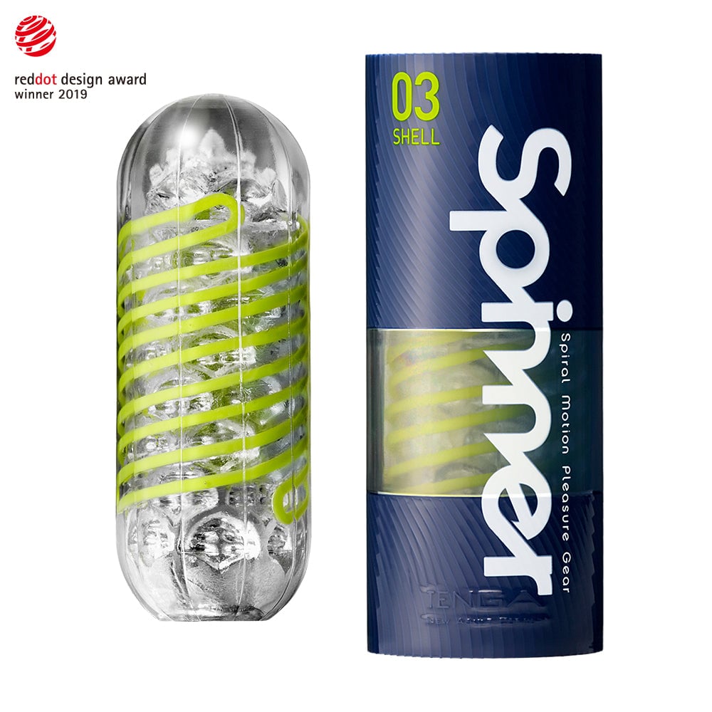 Tall clear capsule-shaped container with yellow spiral bands containing ice, with product packaging showing "Kemyo" branding and Red Dot Design Award 2019